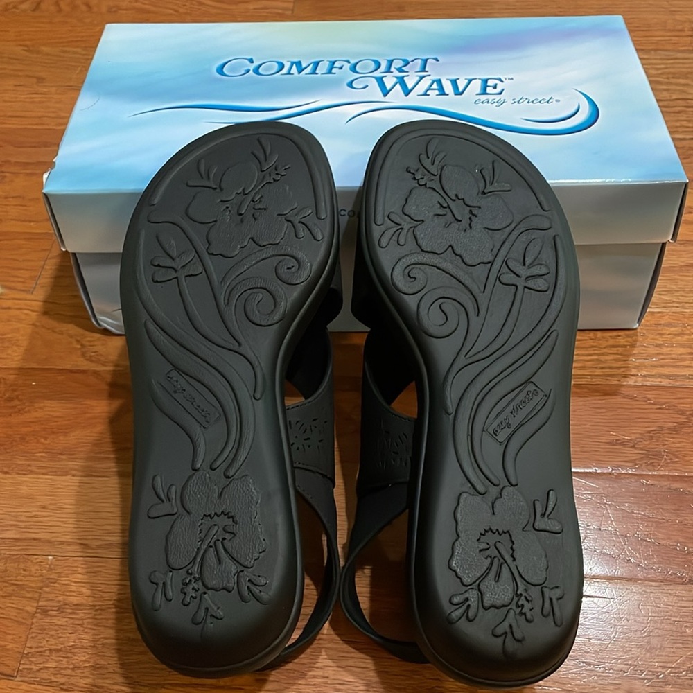 Comfort wave by easy street Women's Black Sandals 8W new in the box - Picture 2 of 6